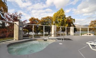 Lakeside Lodge and Suites