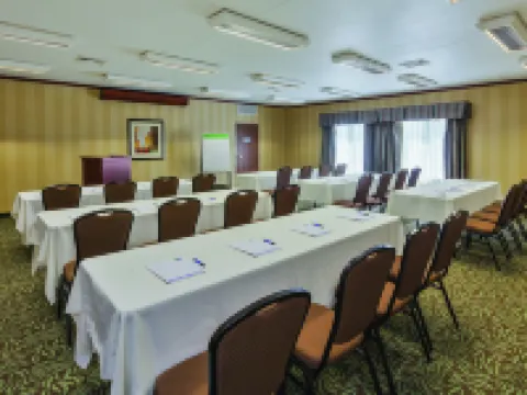 La Quinta Inn & Suites by Wyndham Sioux Falls スーフォールズのホテル