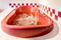 Cottage Grove Inn - Hot Tub