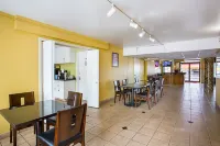 Rodeway Inn & Suites Birmingham I-59 exit 134 Отели в г. Трассвилл