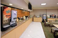 La Quinta Inn & Suites by Wyndham Kingsport TriCities Airpt - breakfast