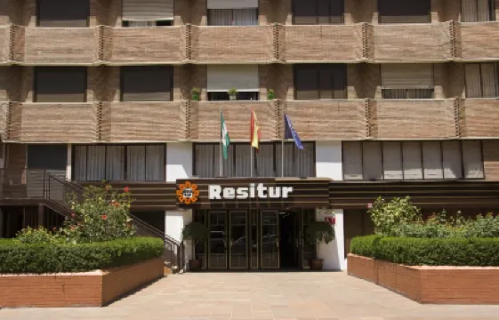 Apartamentos Resitur Hotels near Parque de Maria Luisa