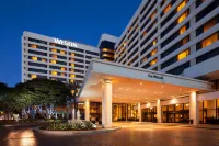 The Westin Los Angeles Airport Hotel dekat California African American Museum