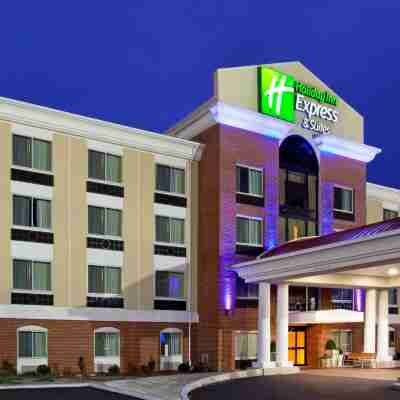 Holiday Inn Express & Suites Niagara Falls Hotel Exterior