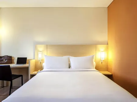 Ibis Jakarta Harmoni Отели рядом с достопримечательностью «Lion Air Tower»