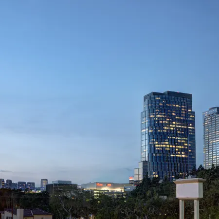 Courtyard Los Angeles Century City/Beverly Hills Отели рядом с достопримечательностью «Сенчури-Сити»