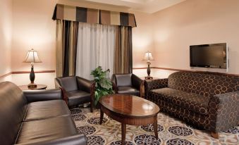 Holiday Inn Express & Suites Mcpherson