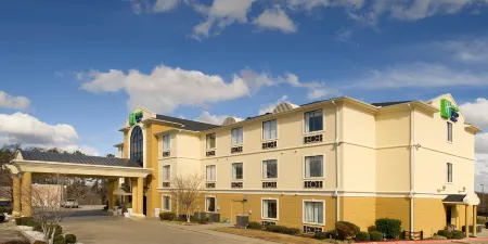 Holiday Inn Express & Suites Mount Pleasant Отели в г. Маунт-Плезант
