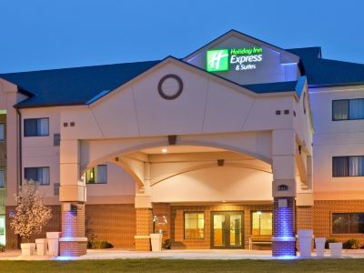 Holiday Inn Express & Suites LINCOLN SOUTH by IHG