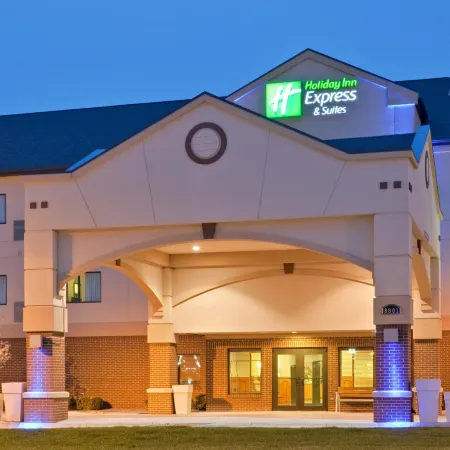 Holiday Inn Express & Suites LINCOLN SOUTH by IHG