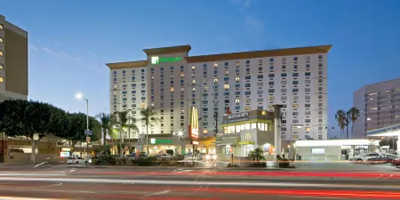 Holiday Inn Los Angeles - LAX Airport Отели рядом с достопримечательностью «Университет Лойола Мэримаунт»