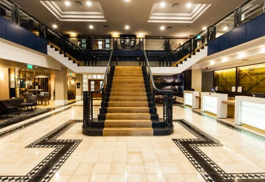 크라운 플라자 리즈