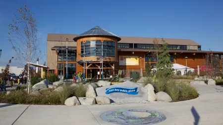 DoubleTree by Hilton Olympia Отели рядом с достопримечательностью «WET Science Center»