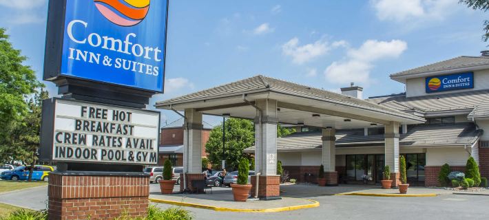 Comfort Inn & Suites Ambassador Bridge Hotels in Windsor