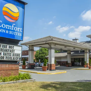 Comfort Inn & Suites Ambassador Bridge