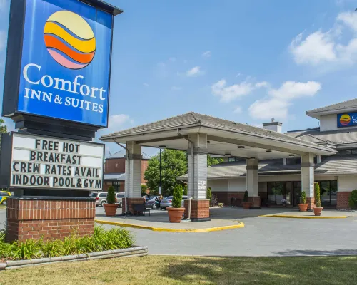 Comfort Inn & Suites Ambassador Bridge Hotels in Windsor
