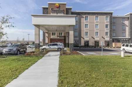 Comfort Inn & Suites Airport North Отели рядом с Аэропорт Калгари