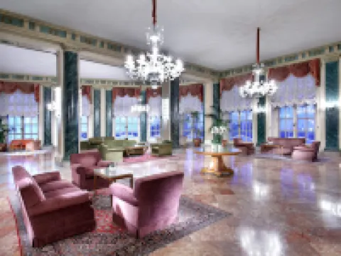 ユーロスターズ ホテル エクセルシオール ナポリのホテル