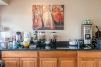 Super 8 by Wyndham Petoskey - breakfast
