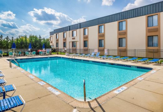 Clarion Hotel and Conference Center NorthamptonHotel Overview