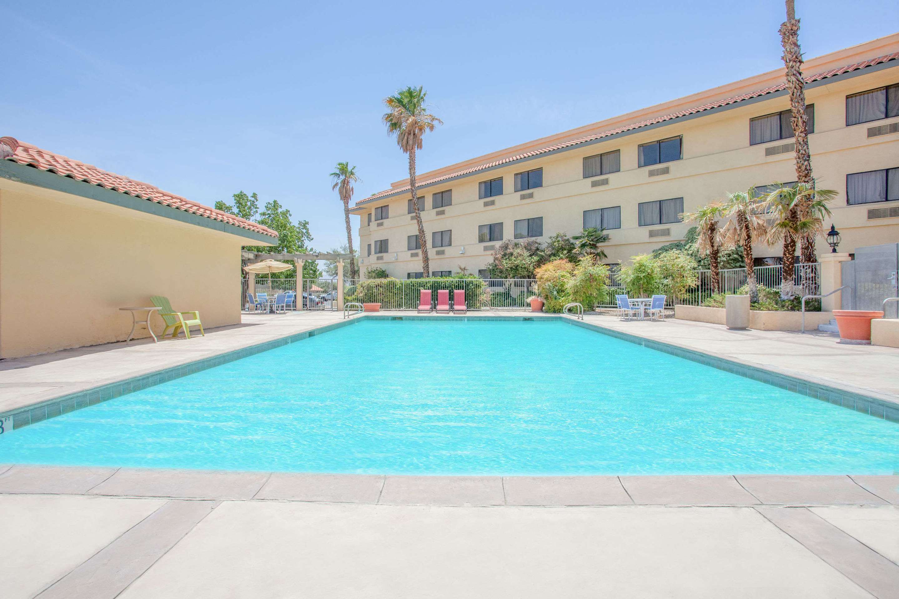 Ramada by Wyndham Barstow