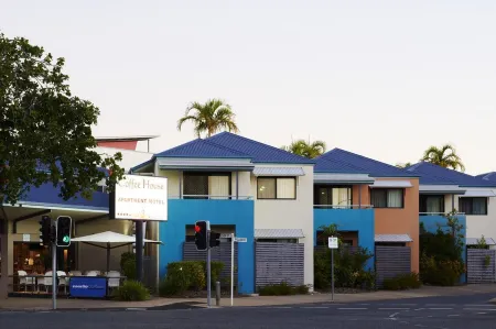 Coffee House Apartment Motel