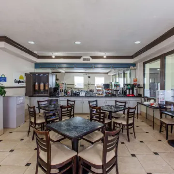 Days Inn & Suites by Wyndham NASA Space Center Houston