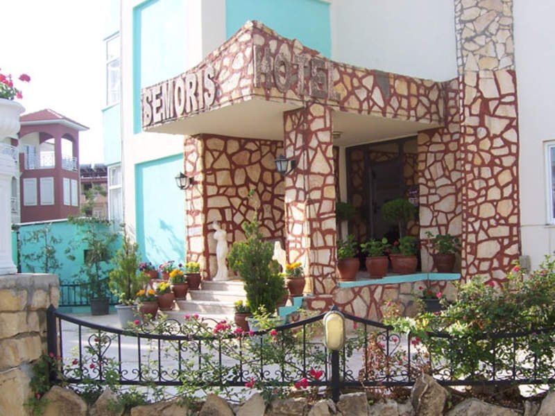 Semoris Hotel