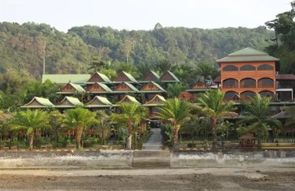 公元前巴丁度假村