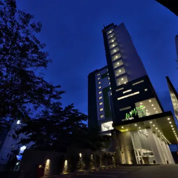 Whiz Prime Hotel Sudirman Pekanbaru Отели рядом с достопримечательностью «Река Сиак»