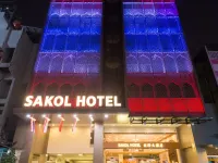 Sakol Hotel Hoteles cerca de Mercado de Santisuk