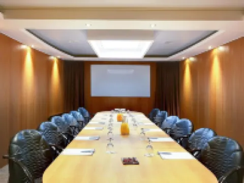 Best Western Premier Hotel de la Poste  Spa Hoteles en Troyes