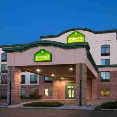 Wingate by Wyndham Fargo Hotel Exterior