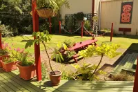Bazil's Backpackers BBH Hostel & Surf School Hotel di 