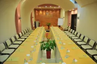 Monarc Hotel - Airport Shuttle