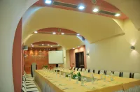 Monarc Hotel - Airport Shuttle