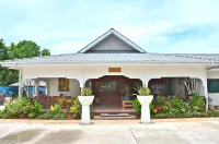 Villas de Mer Hotels in Praslin Island