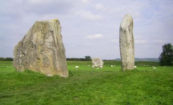 Avebury Life