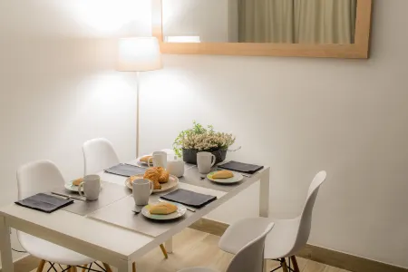 Apartamentos Campo Del Príncipe Отели рядом с достопримечательностью «Монастырь Консепсьон Мусео Конвентуаль»