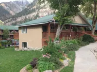 The River's Edge Motel Lodge & Resort