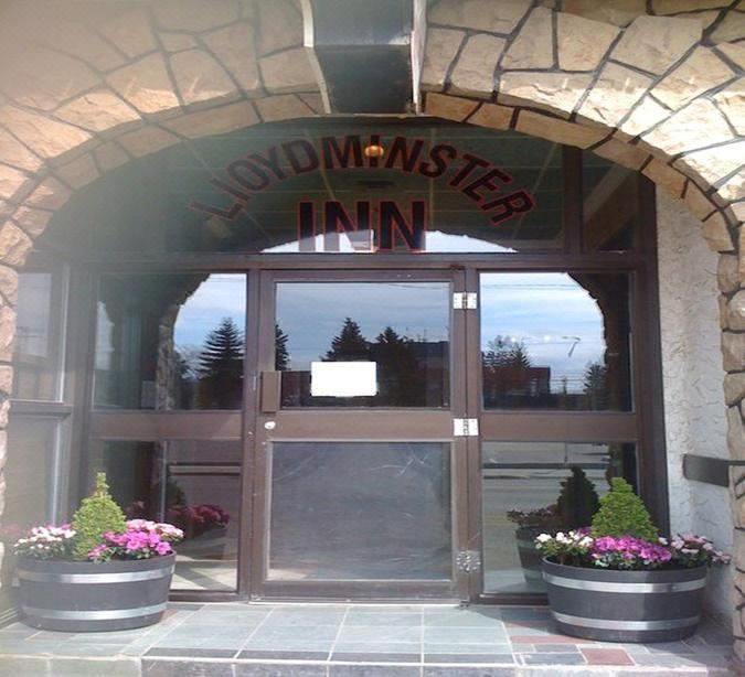 Manhattan Inn Hotel - Housity