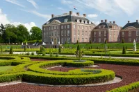 德凱澤斯克倫彼爾德伯格飯店 Wittenborg University of Applied Sciences附近的飯店