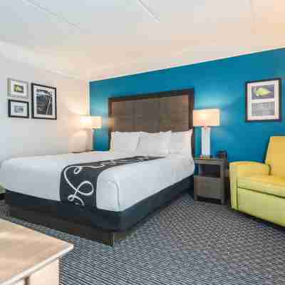 La Quinta Inn & Suites by Wyndham Orlando Lake Mary Rooms