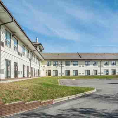Days Inn by Wyndham Barrie Hotel Exterior