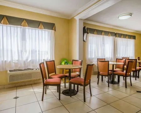 Quality Inn Evansville Eastland Area