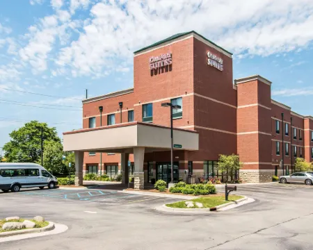 Comfort Suites Hotels in Canton