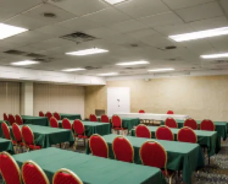 Quality Inn & Suites Gulf Breeze Bayside Near Pensacola Beach Hotels in Gulf Breeze