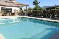 The Hotel Serene Glendale Peoria, Surestay Collection by Best Western - Rooftop Pools
