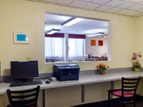 Comfort Inn & Suites Hotels in Fall River