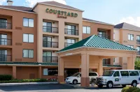 Courtyard Nashville at Opryland Hotels near Bass Pro Shops